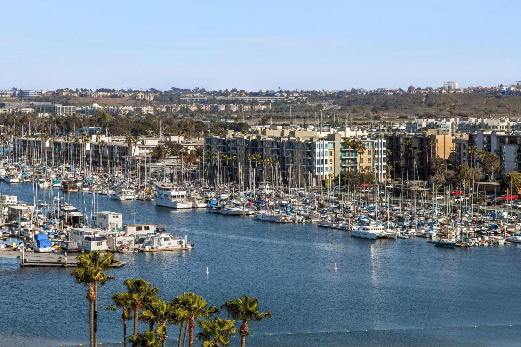 Marina Del Rey Marriott Hotel Los Angeles Exterior photo